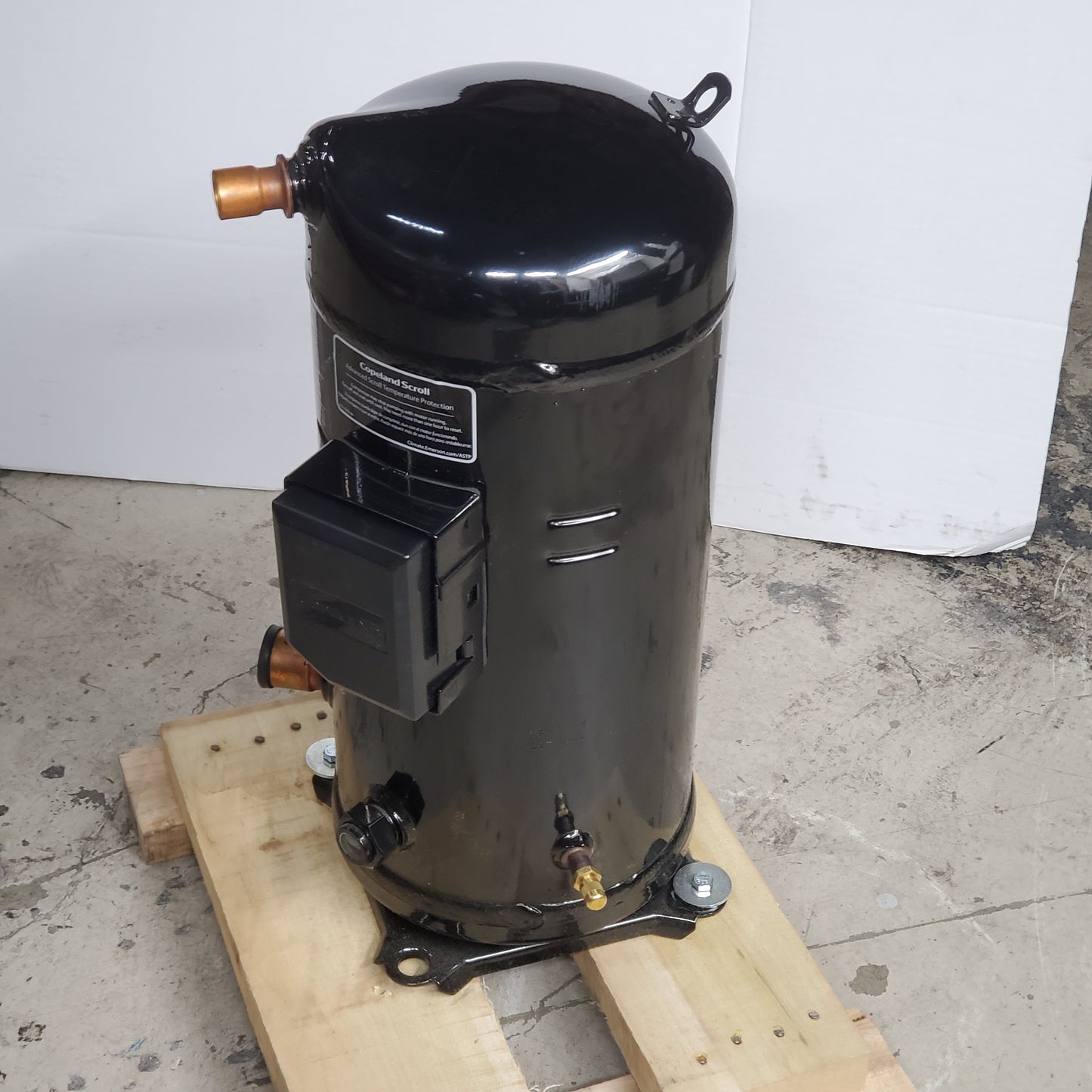 EMERSON Copeland Scroll Compressor High Temp R410A 460v3ph 168,000btu ZP137KCETFD950