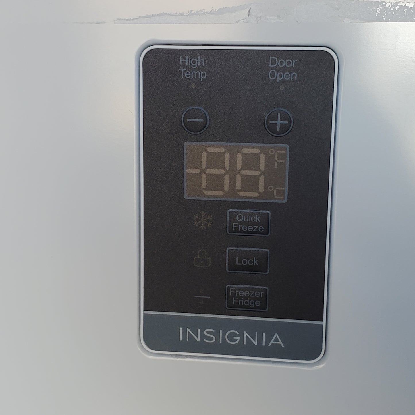 INSIGNIA Convertible Upright Freezer Energy Star 13.8 Cu. Ft. 28"wx30"dx62"t NS-UZ14WH0 (Like New)