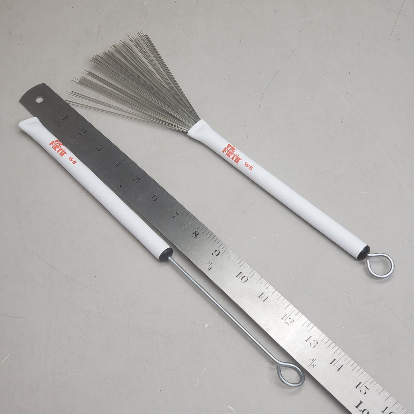 VIC FIRTH (2 Piece) Drum & Percussion Wire Brushes White