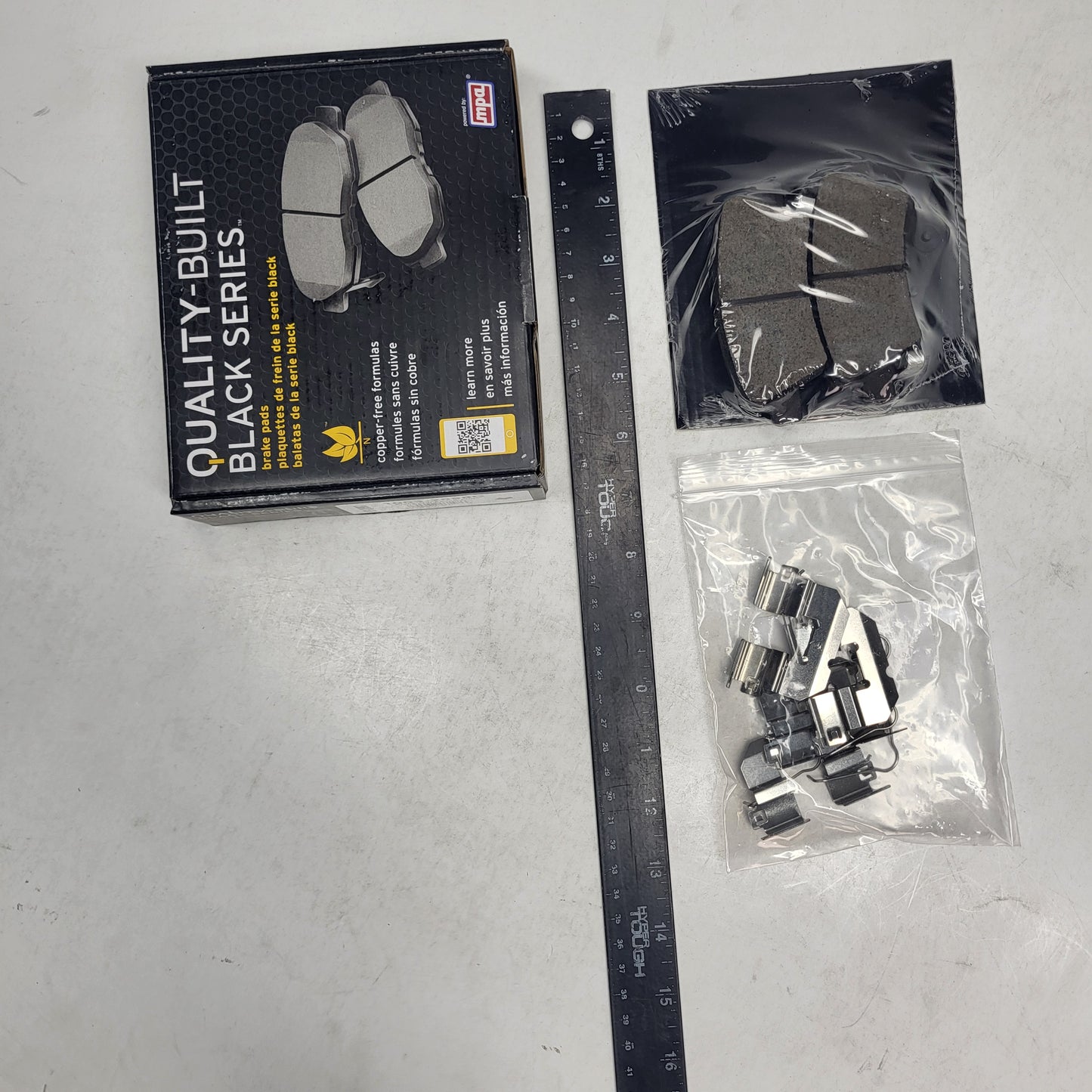 QUALITY-BUILT Ceramic Disc Brake Pad Set Black Front 1003-2098C