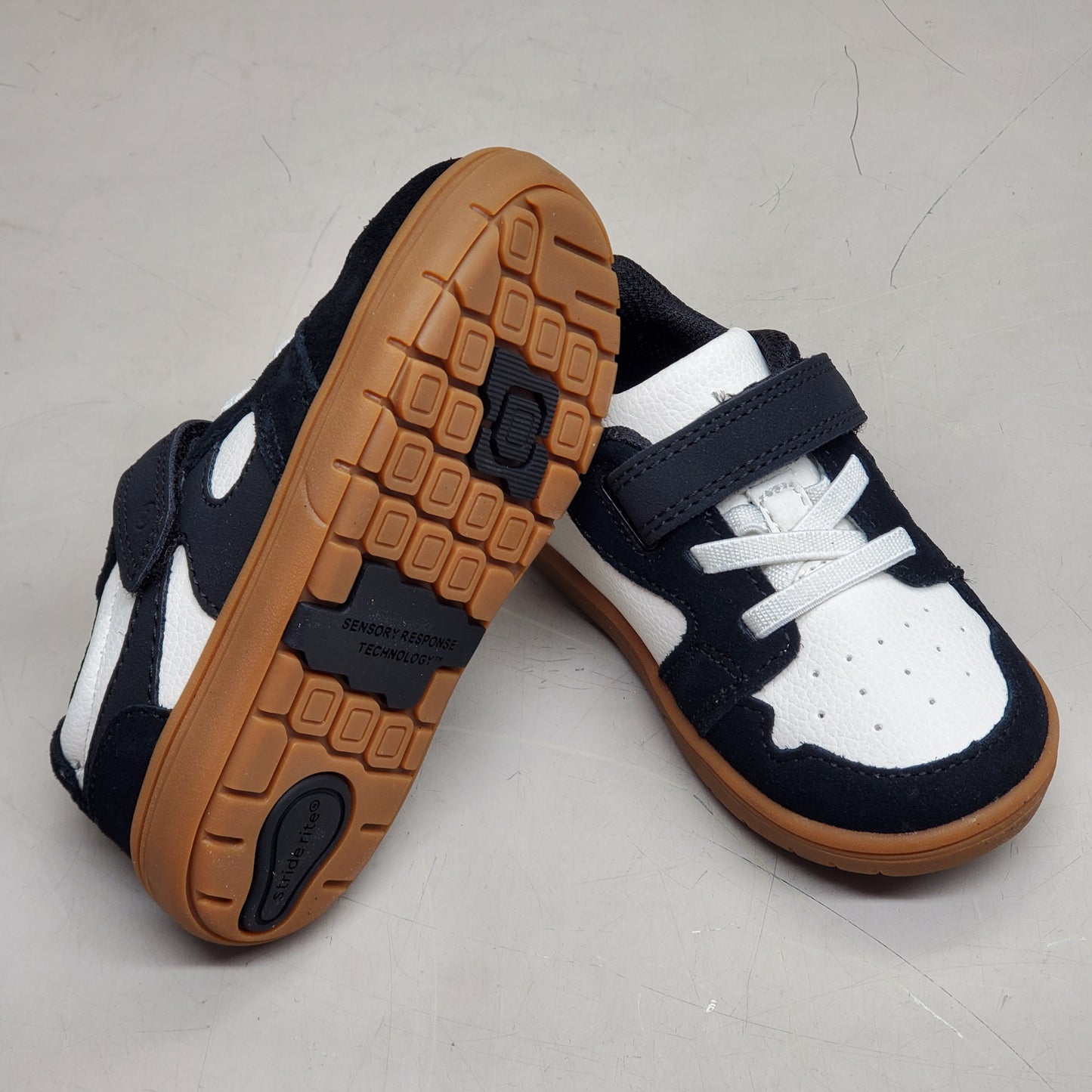 STRIDE RITE SRT London Sneaker Shoes Toddler SZ 6.5W Black / White BB039307