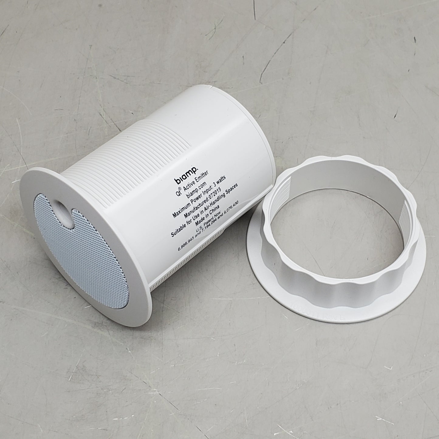 CAMBRIDGE (2 Pack) Biamp Qt Active Emitter Loudspeakers White E-P-W-2 (Pre-Owned)
