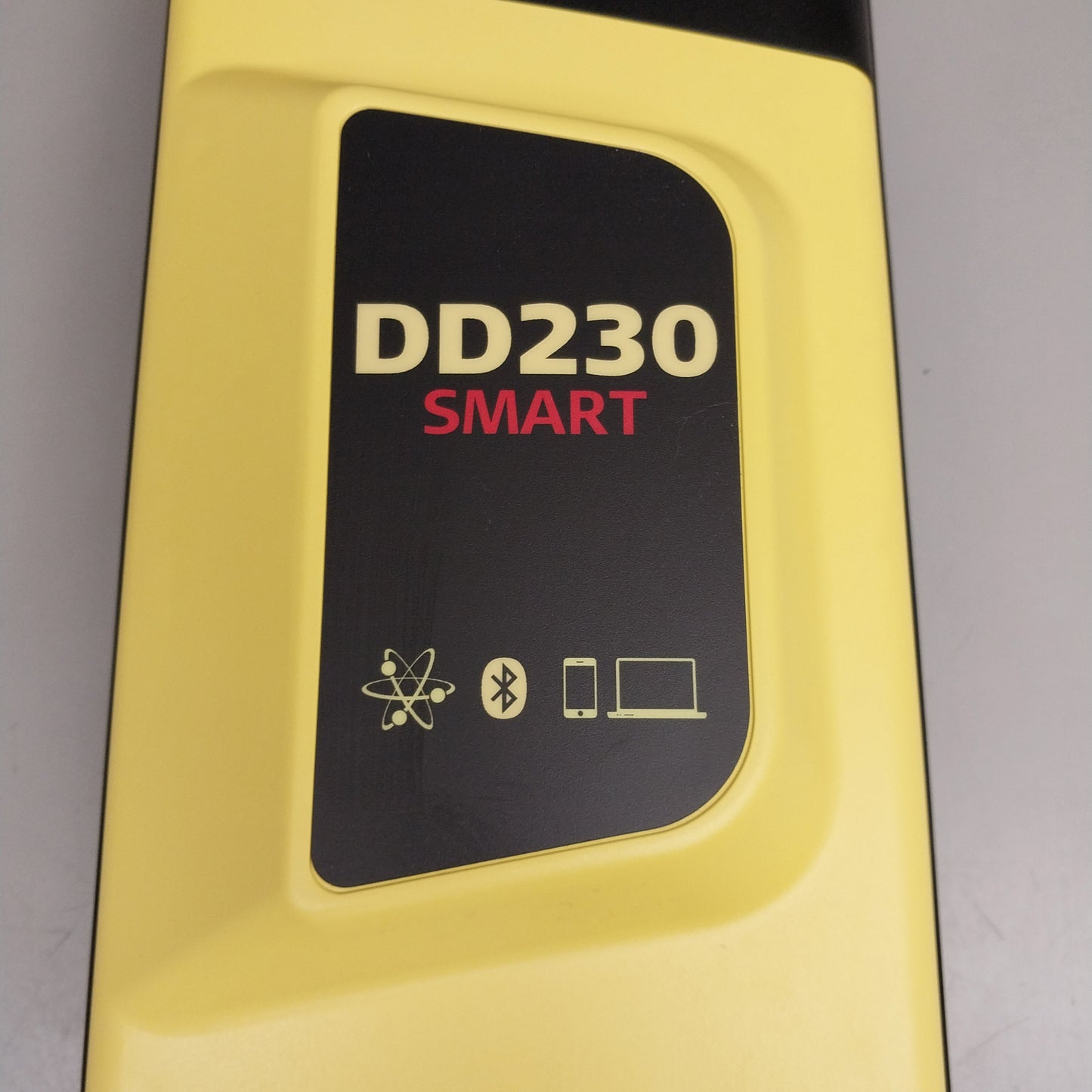 LEICA GEOSYSTEMS DD230 Leica Smart Utility Cable Locator 6011595 29½"x11" Yellow