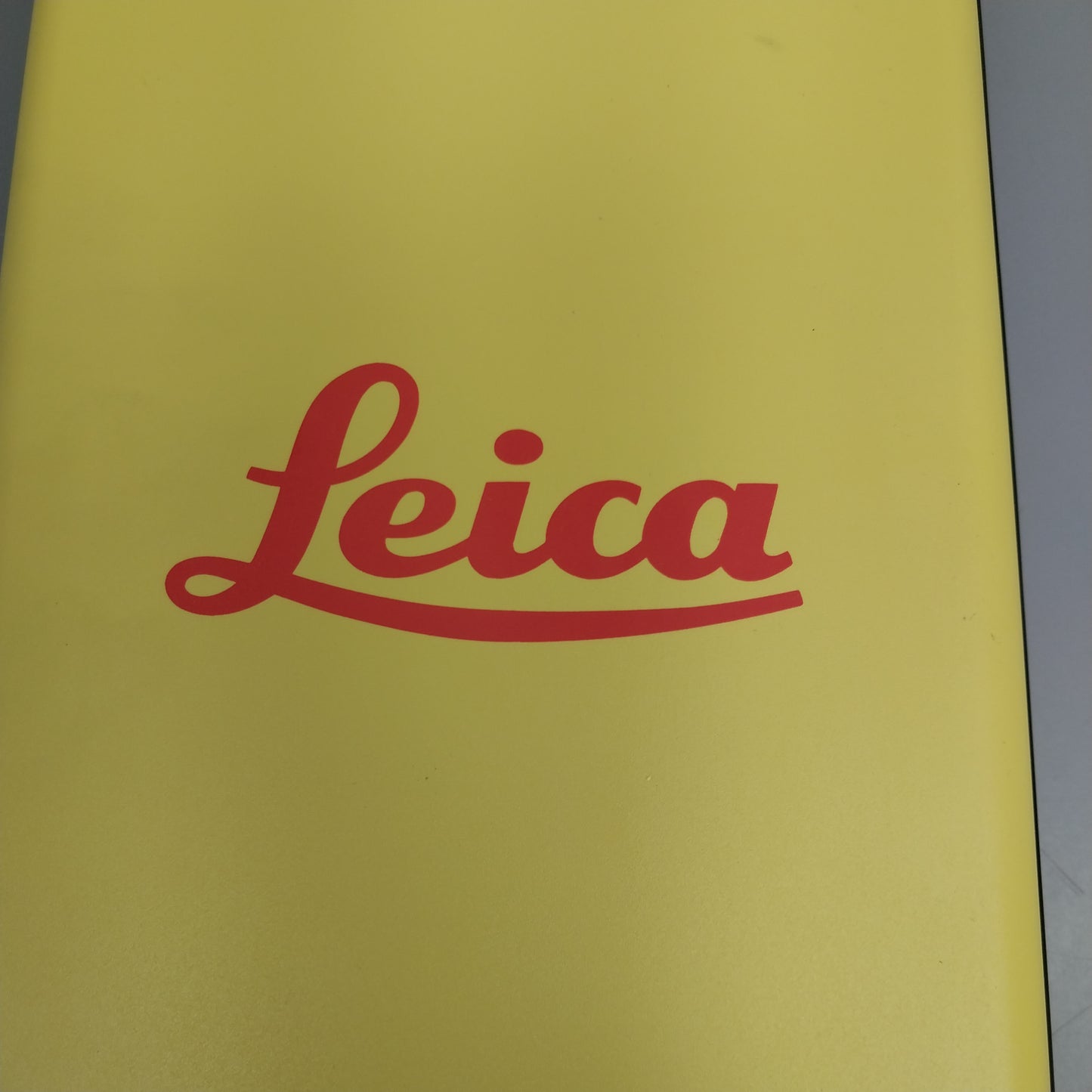 LEICA GEOSYSTEMS DD230 Leica Smart Utility Cable Locator 6011595 29½"x11" Yellow