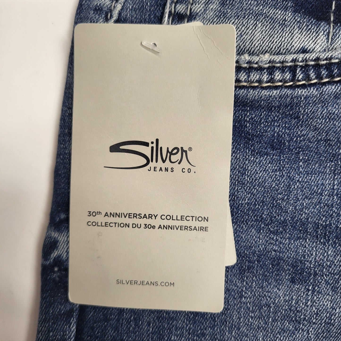 SILVER JEANS CO. Suki Curvy Fit Mid Rise 30th Anniversary Bootcut 29/31 Indigo