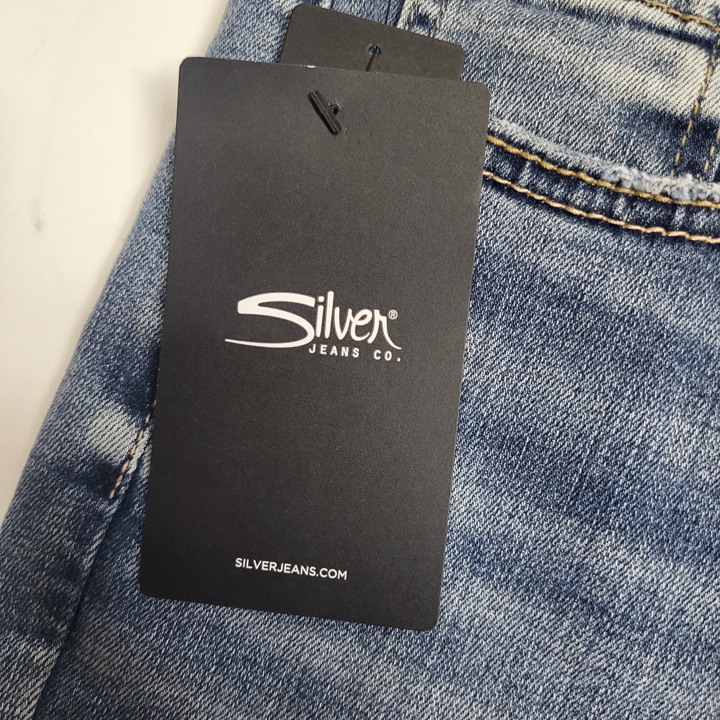 SILVER JEANS CO. Suki Curvy Fit Mid Rise Slim Boot Sz 29/31 Light Indigo