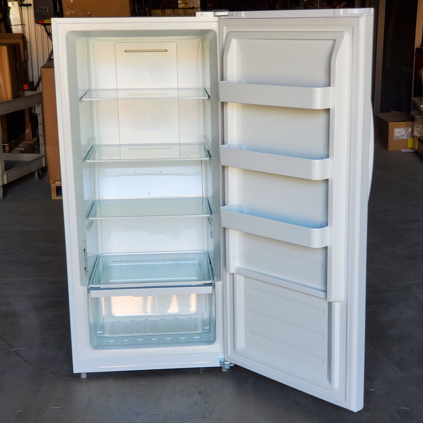 INSIGNIA Convertible Upright Freezer Energy Star 13.8 Cu. Ft. 28"wx30"dx62"t NS-UZ14WH0 (Like New)