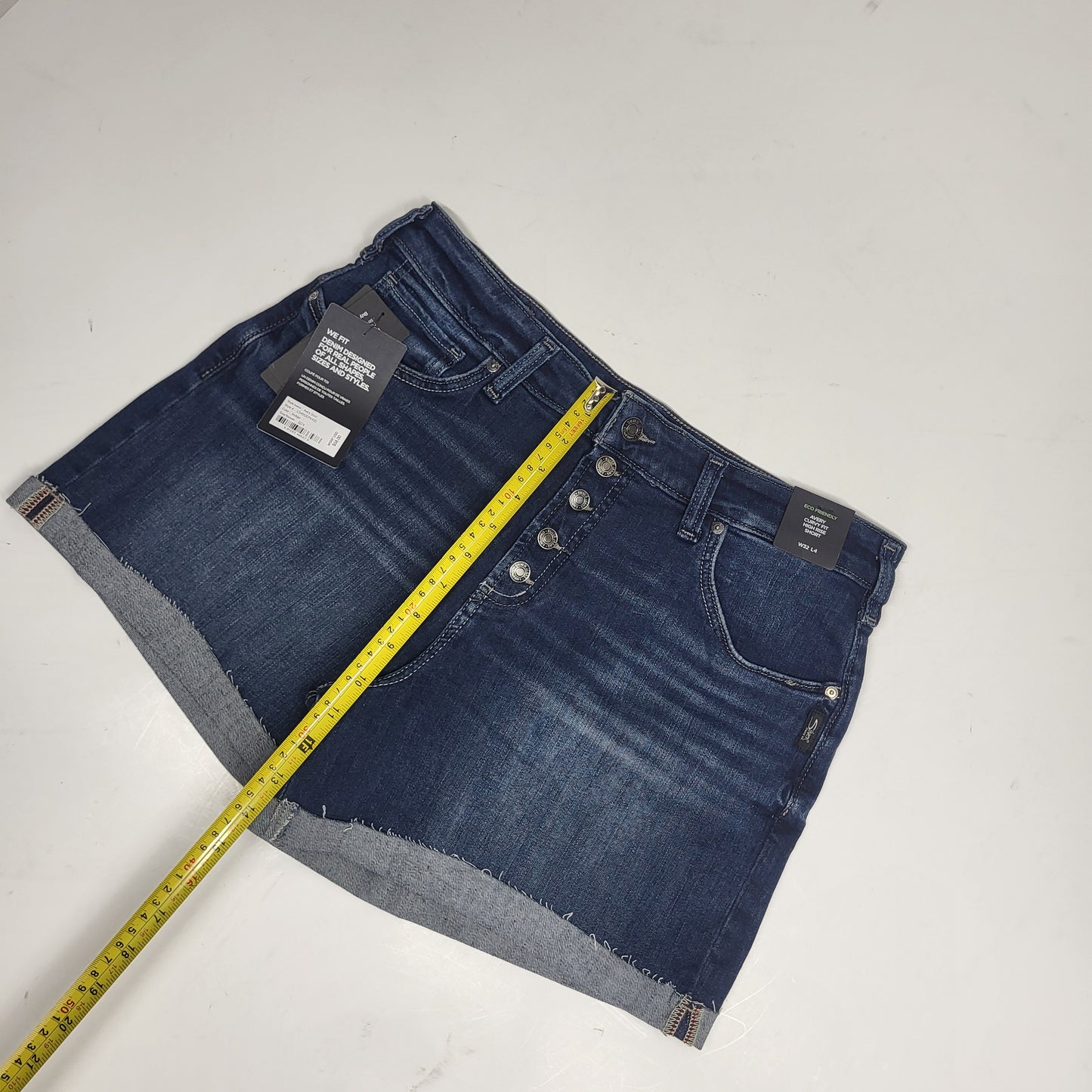 SILVER JEANS CO. Avery High Rise Eco Friendly Shorts Sz 32/4 Indigo L54912EPX435