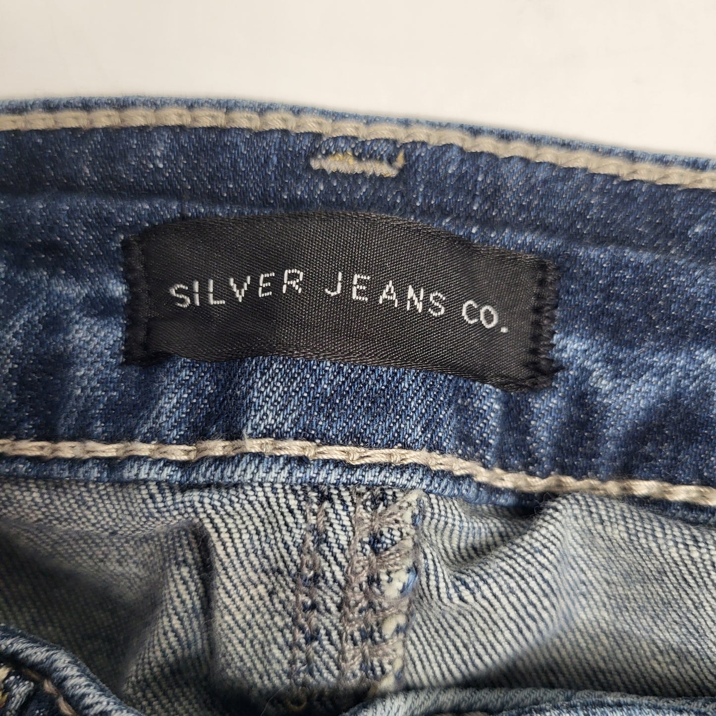 SILVER JEANS CO. Suki Curvy Fit Mid Rise Slim Boot Sz 29/31 Light Indigo