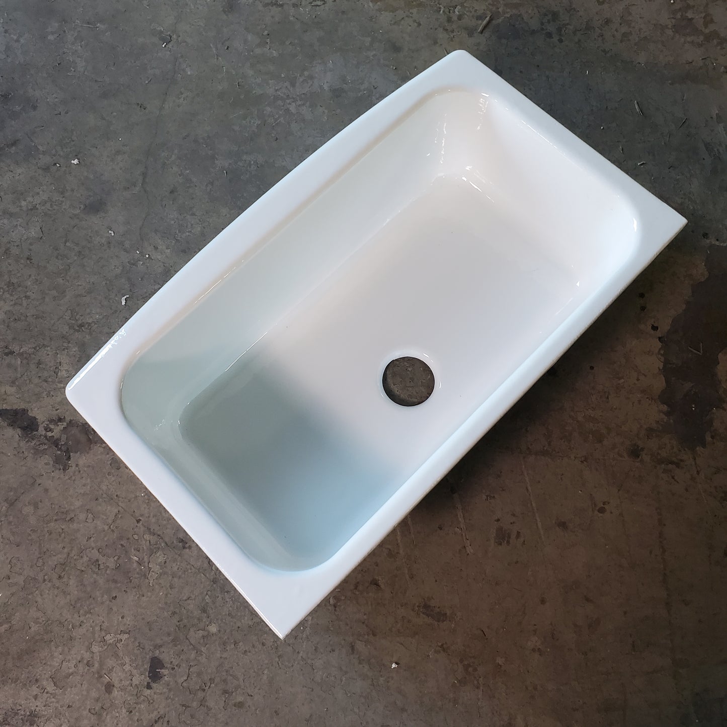 CECO Leilani Single Bowl Farmhouse Undermount Kitchen Sink 33.5" x 20" x 9.5" White 755-UM-FS-20