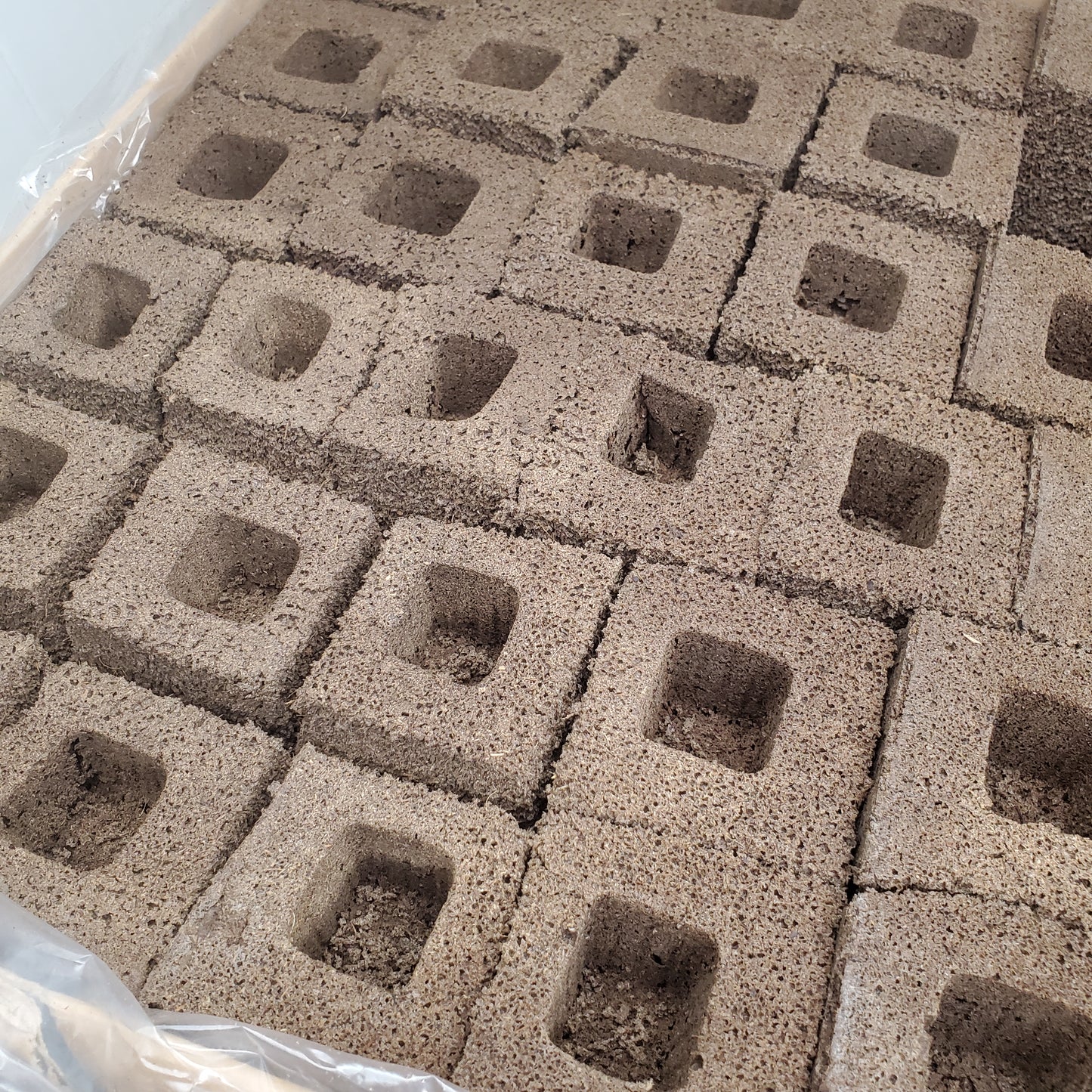 IHORT (192 Pack) Horticultural Q Plug Grow Blocks Gmix 3x3x3 Q3X3BLOCK