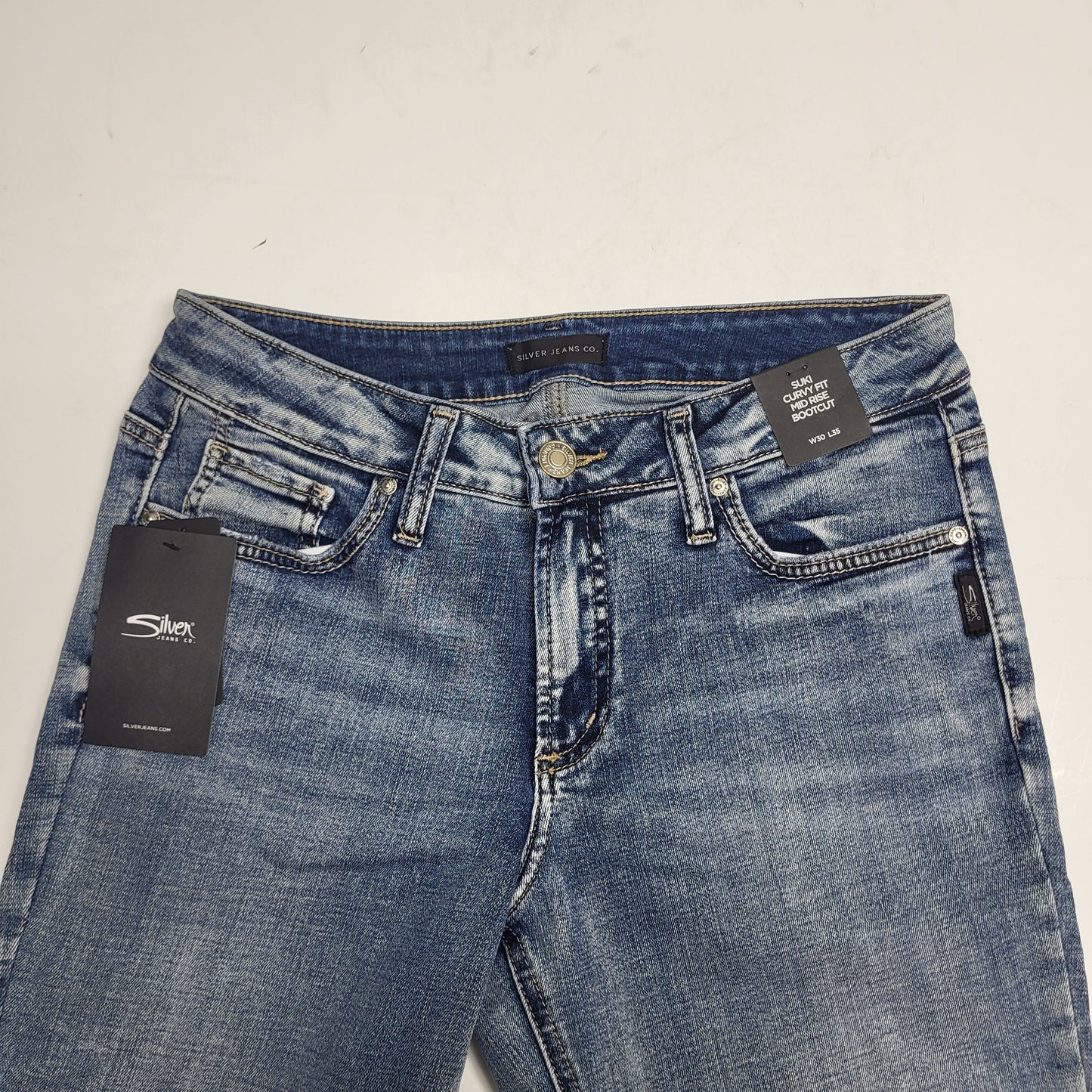 SILVER JEANS CO. Suki Curvy Fit Mid Rise Bootcut 34/33 Light Indigo L93719EDK261