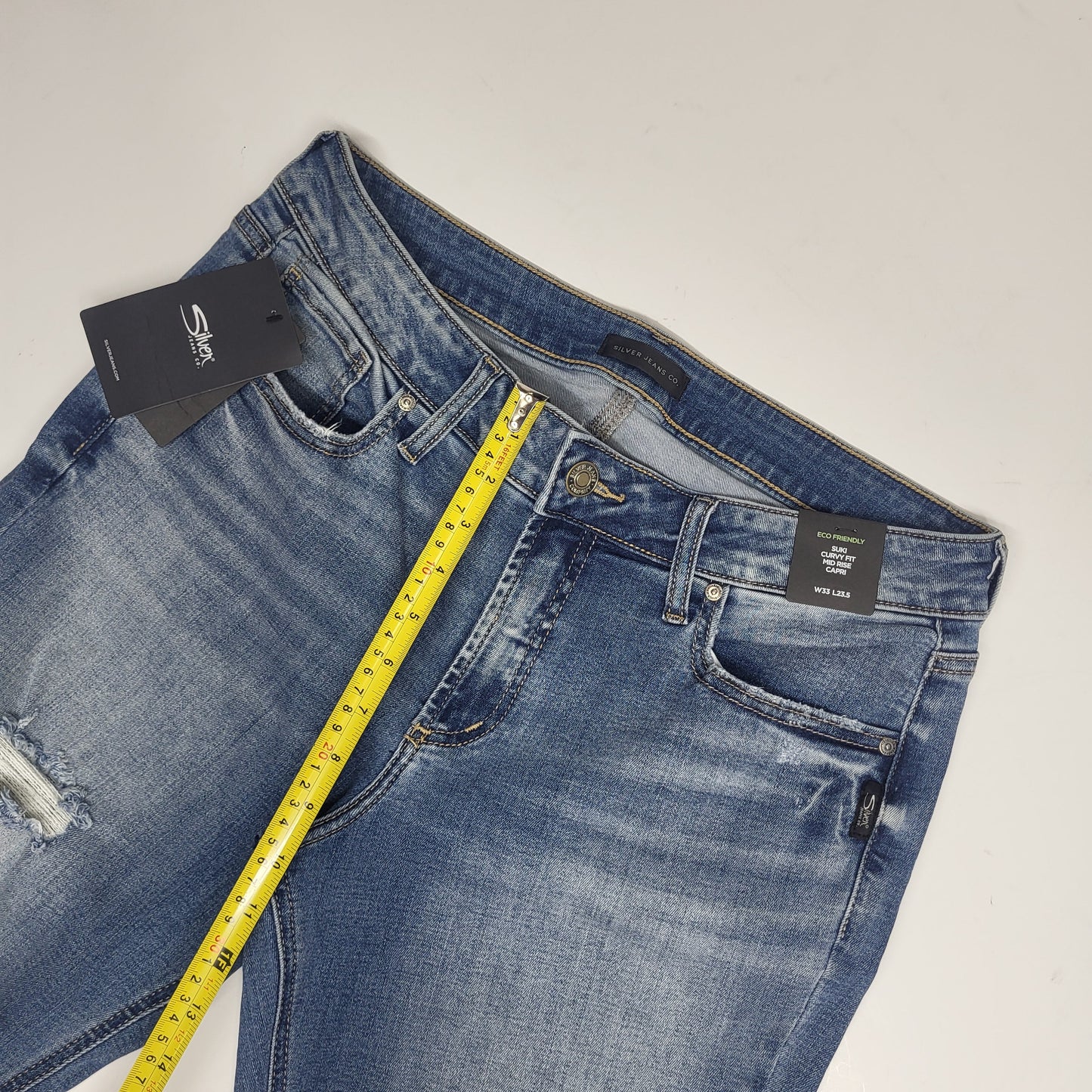 SILVER JEANS CO. Suki Curvy Fit Mid Rise Capri Eco Friendly Sz 33/23.5 Indigo