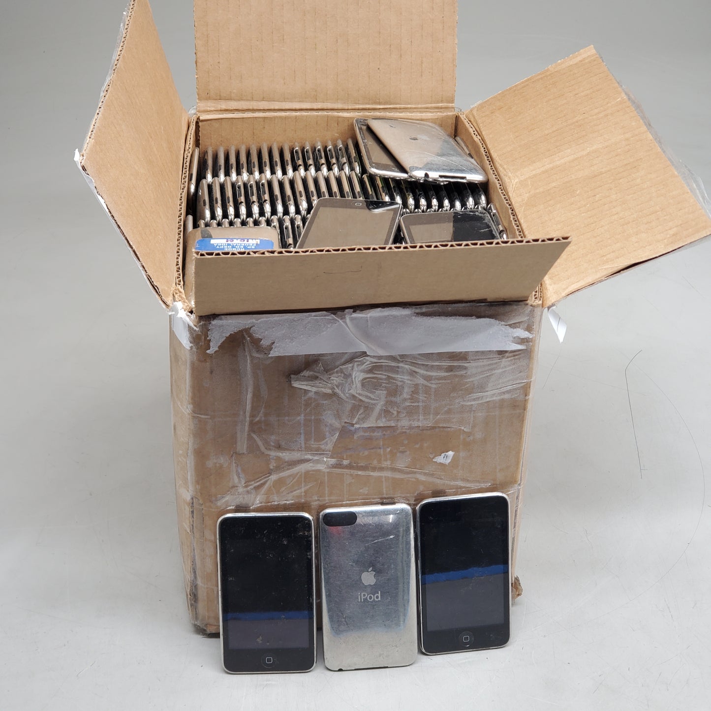 ZA@ APPLE (250 Units) Ipod 2nd Gen 8gb 61 lbs (AS-IS)