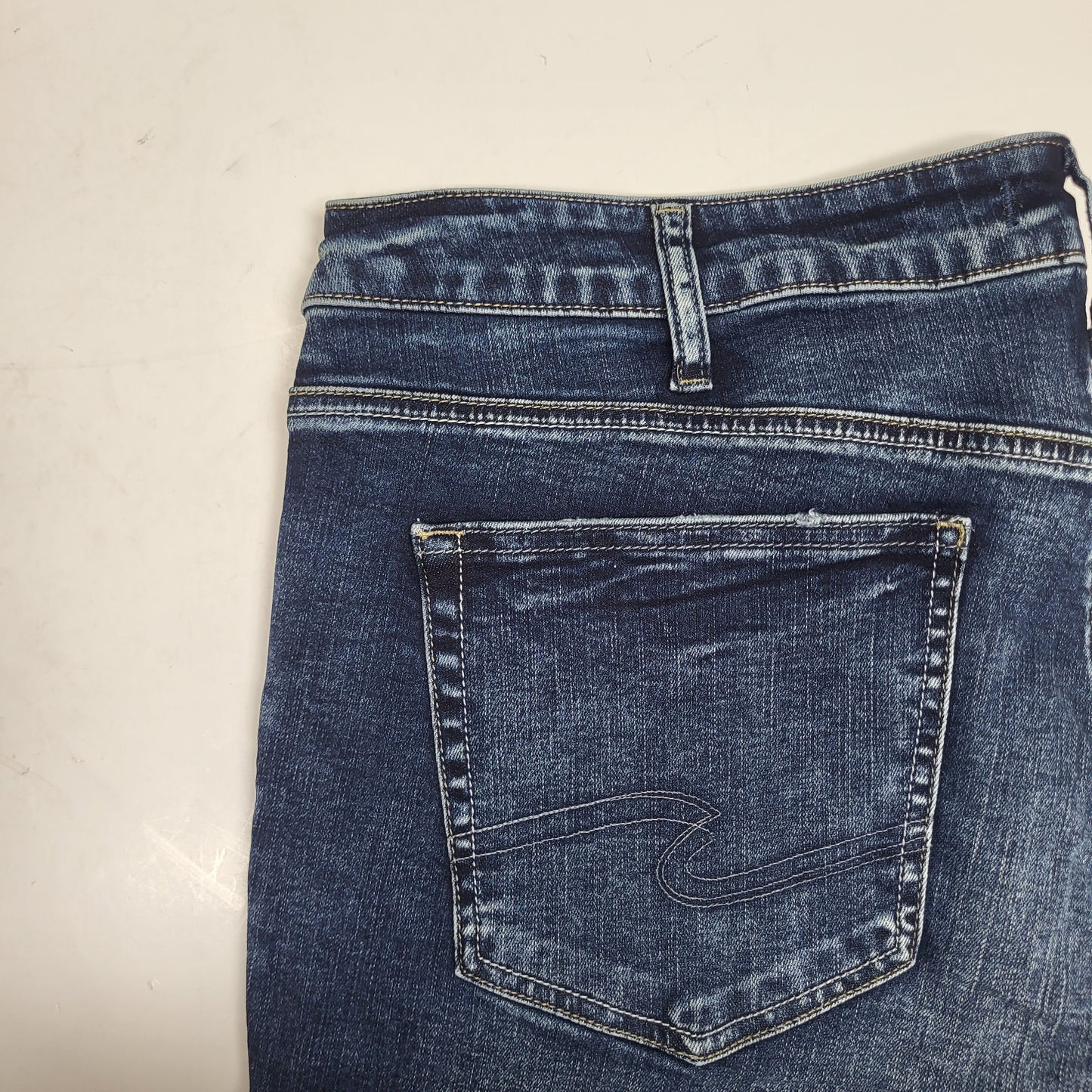 SILVER JEANS CO. Suki Curvy Fit Straight Leg Sz 18/33 Indigo W93413EGX434