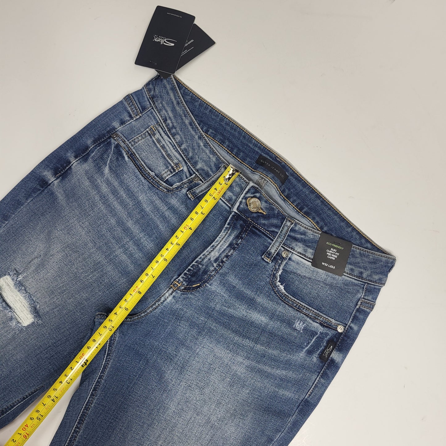 SILVER JEANS CO. Suki Curvy Fit Mid Rise Capri Eco Friendly Sz 32/23.5 Indigo