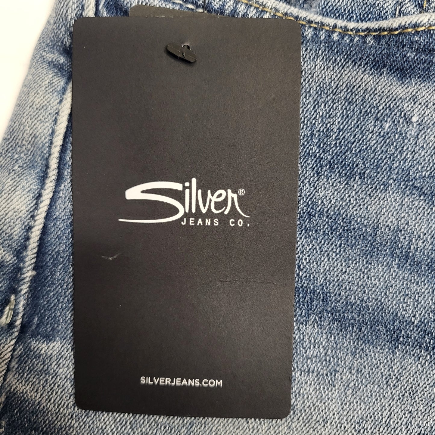 SILVER JEANS CO. Suki Curvy Fit Mid Rise Short Sz 28/4 Indigo L53960EPX199
