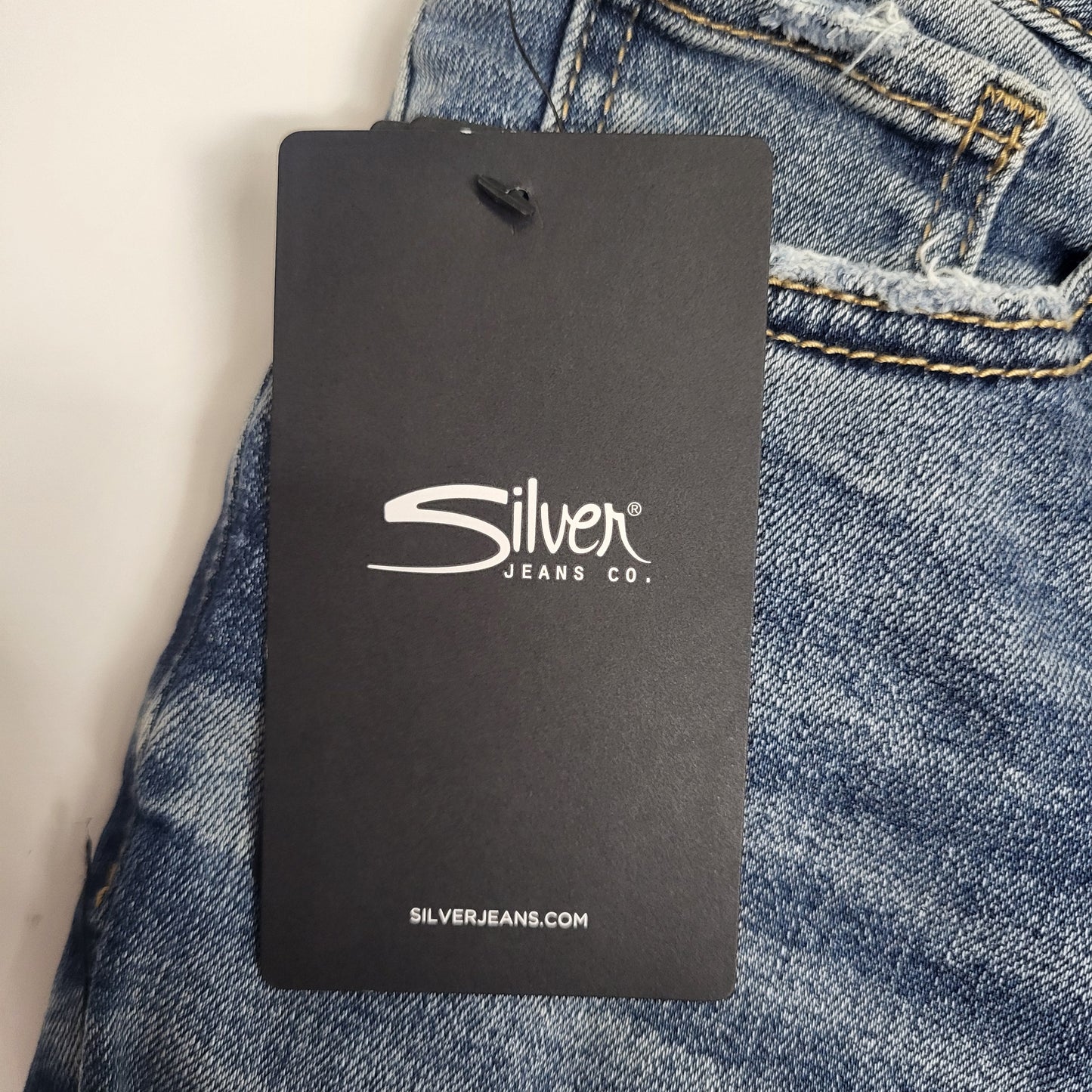 SILVER JEANS CO. Suki Curvy Fit Mid Rise Capri Eco Friendly Sz 29/23.5 Indigo