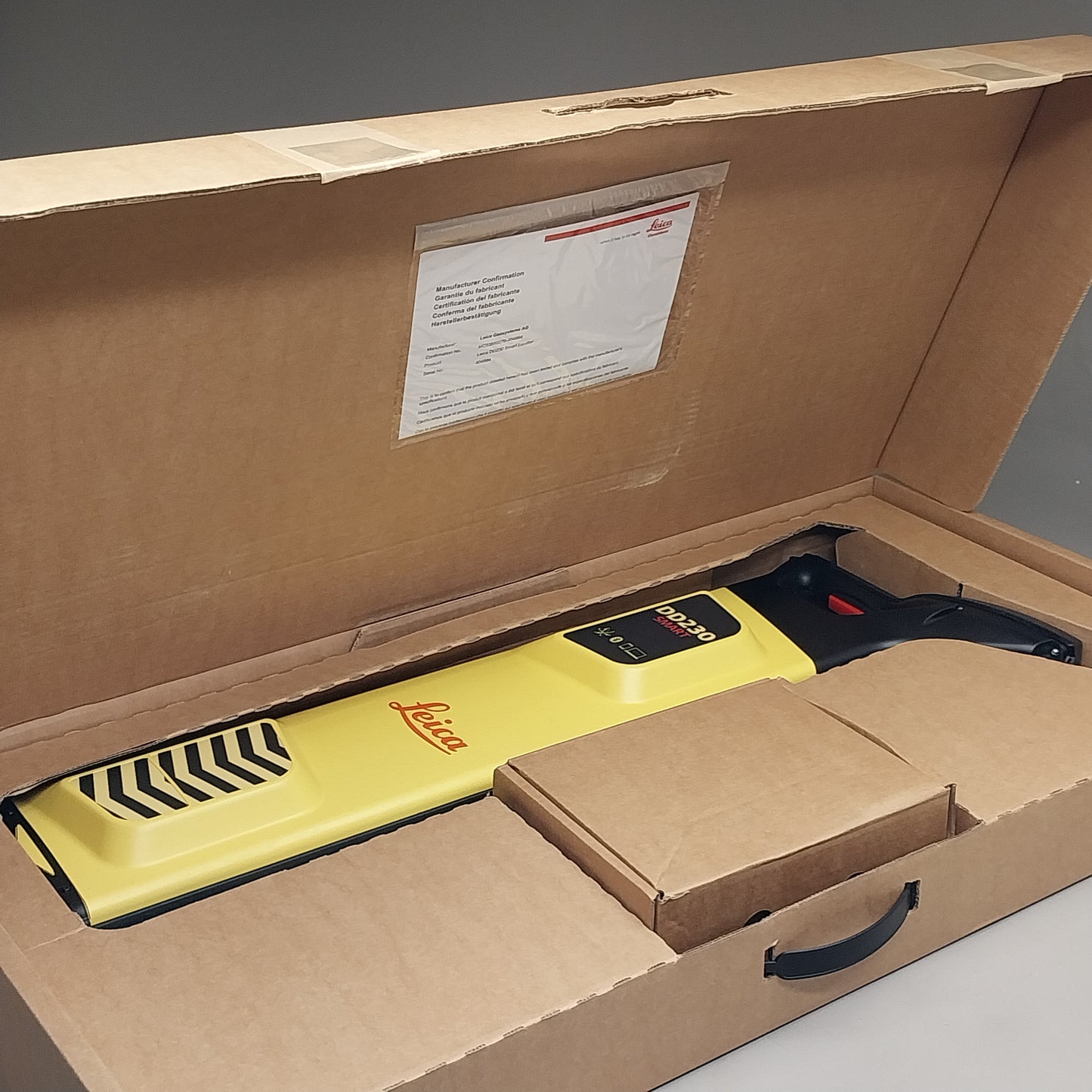 LEICA GEOSYSTEMS DD230 Leica Smart Utility Cable Locator 6011595 29½"x11" Yellow