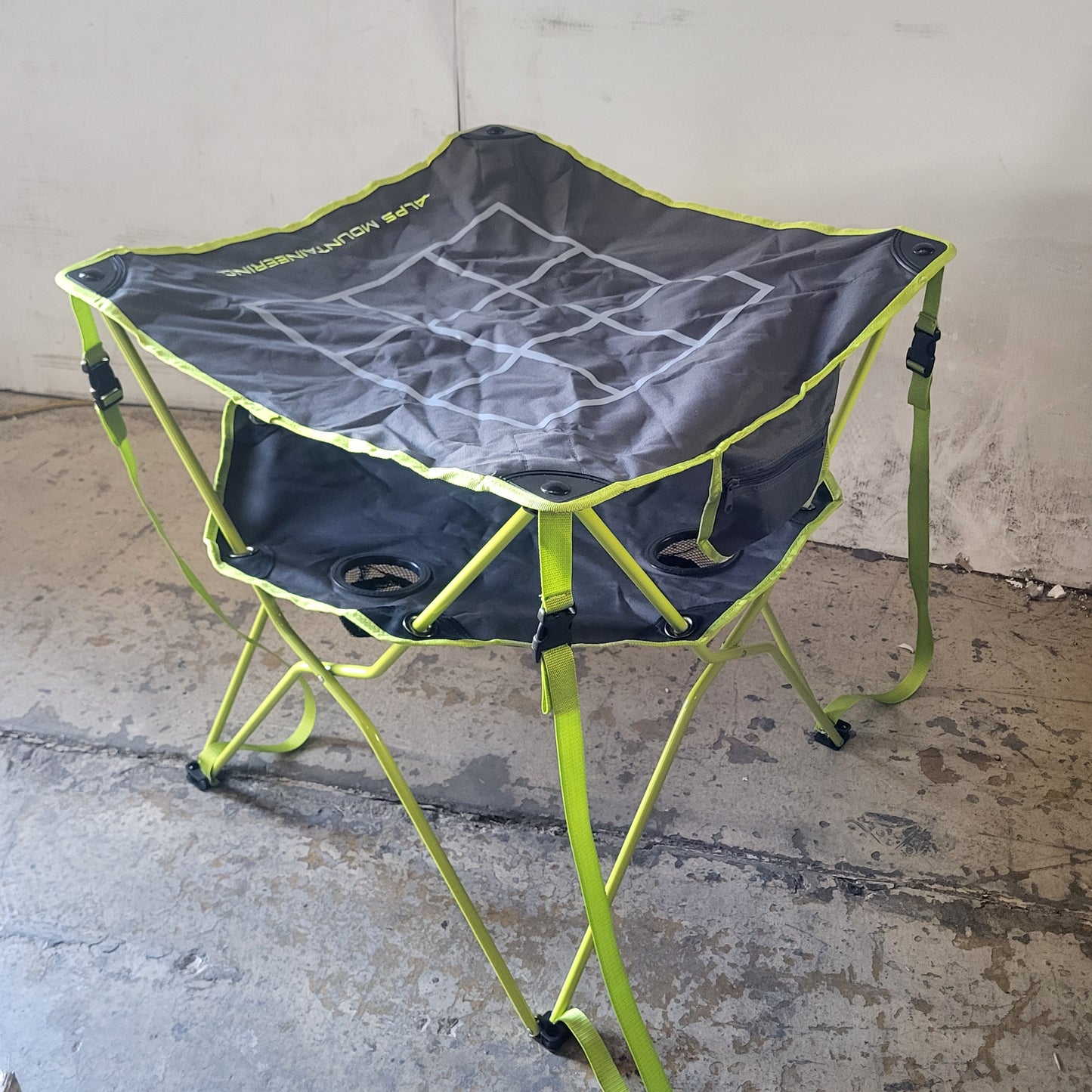 ALPS MOUNTAINEERING Eclipse Foldable Game Pieces Tic Tac Toe Table  27"X27"X26"