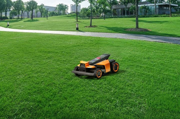 SEGWAY Navimow 3 Acre Professional Robotic Mower CM120M1