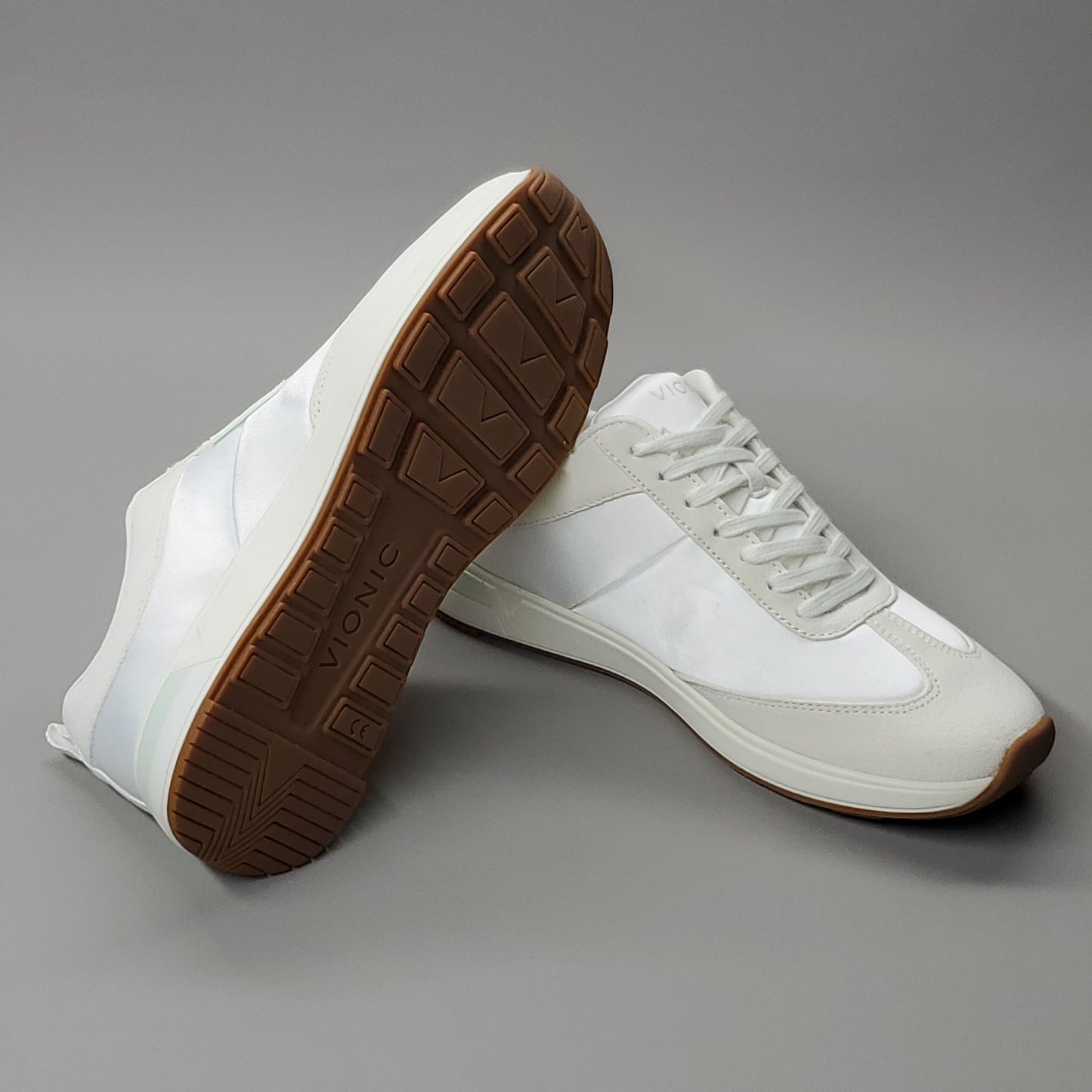 VIONIC Breilyn Satin Sneaker Shoe Women's Sz 9 M Beige/White H7707M4251 (New)