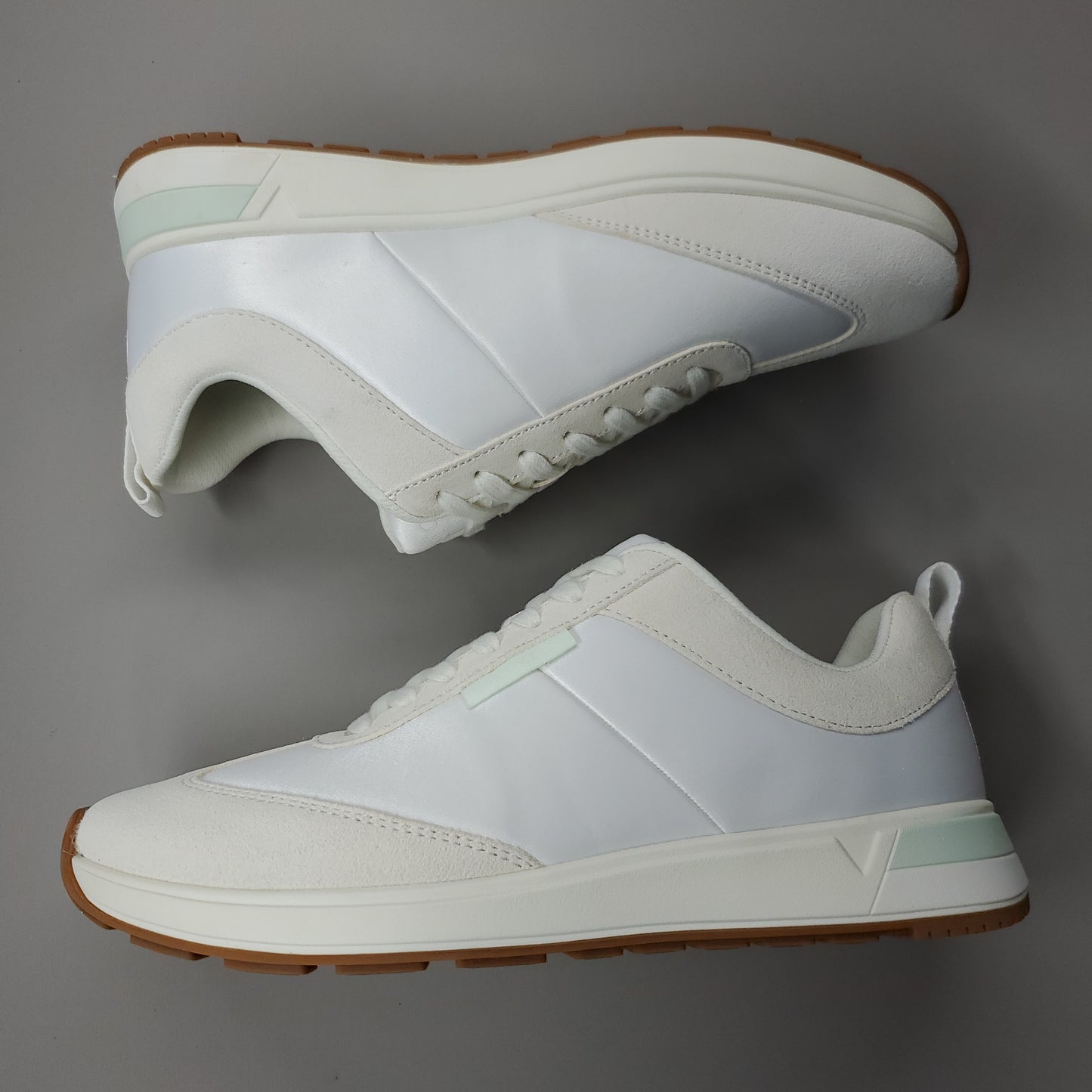 VIONIC Breilyn Satin Sneaker Shoe Women's Sz 9 M Beige/White H7707M4251 (New)
