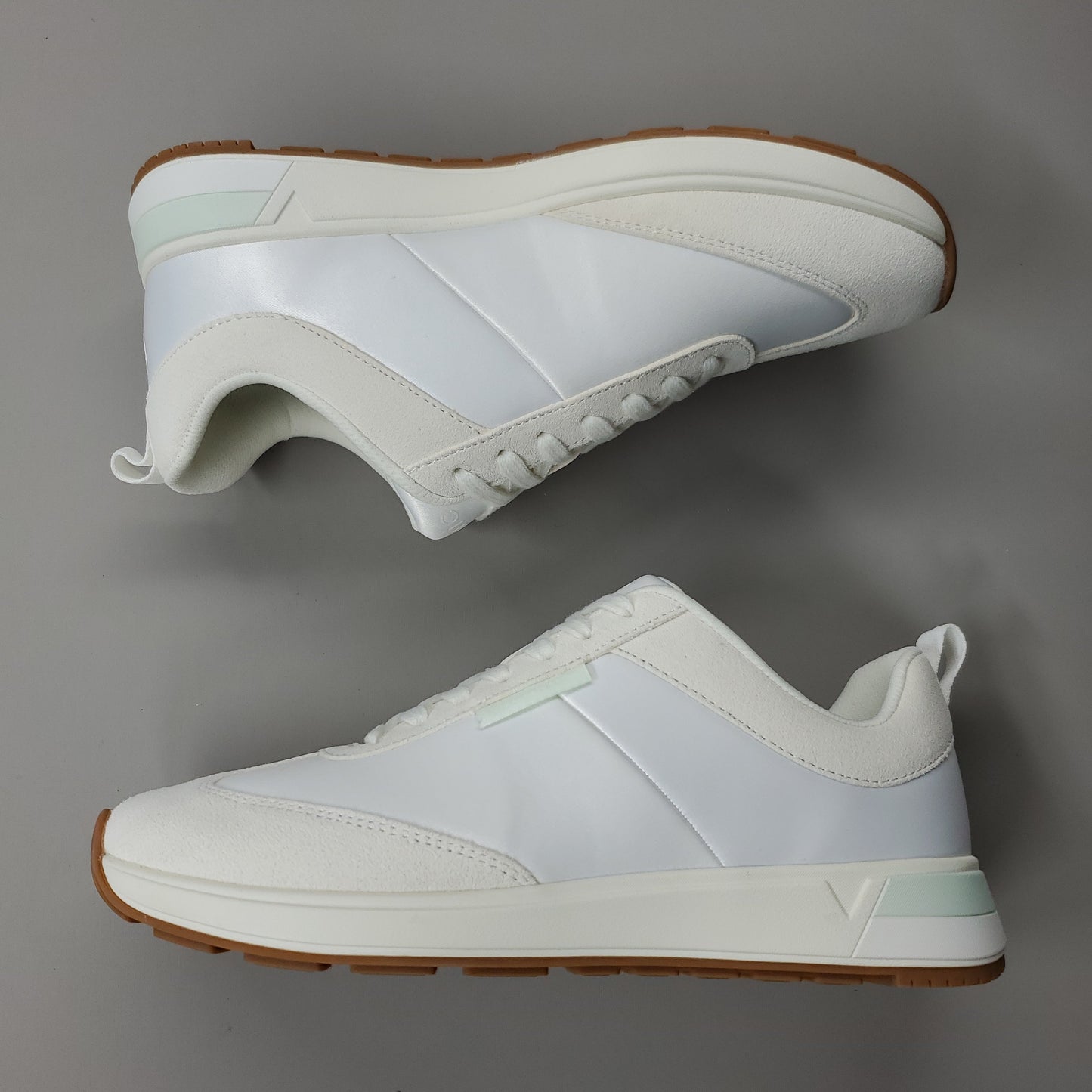 VIONIC Breilyn Satin Sneaker Shoe Women's Sz 6 M Beige/White (New)