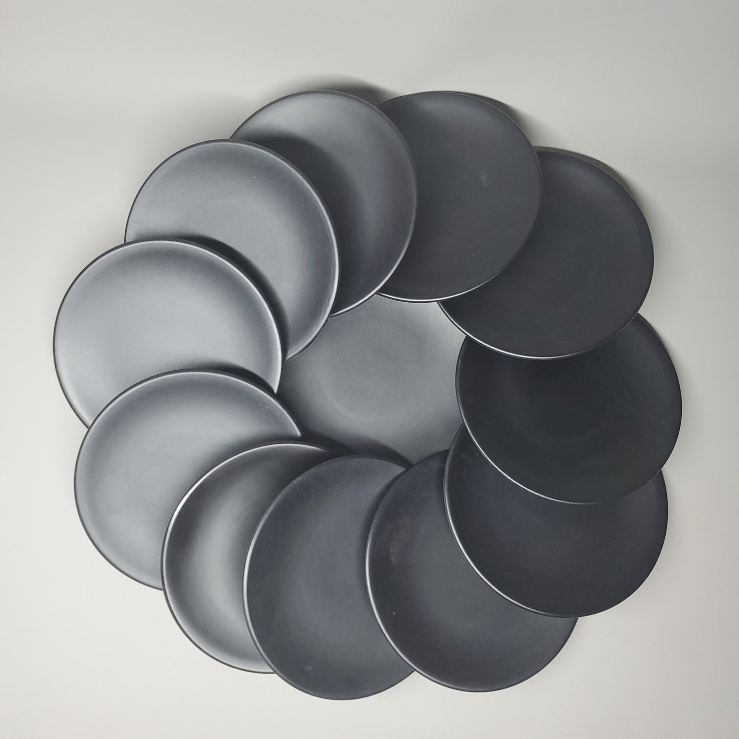 LIBBEY WORLD Tableware 12 Pcs Driftstone 9" Coupe Plates Porcelain Onyx Dri-2-O (New)