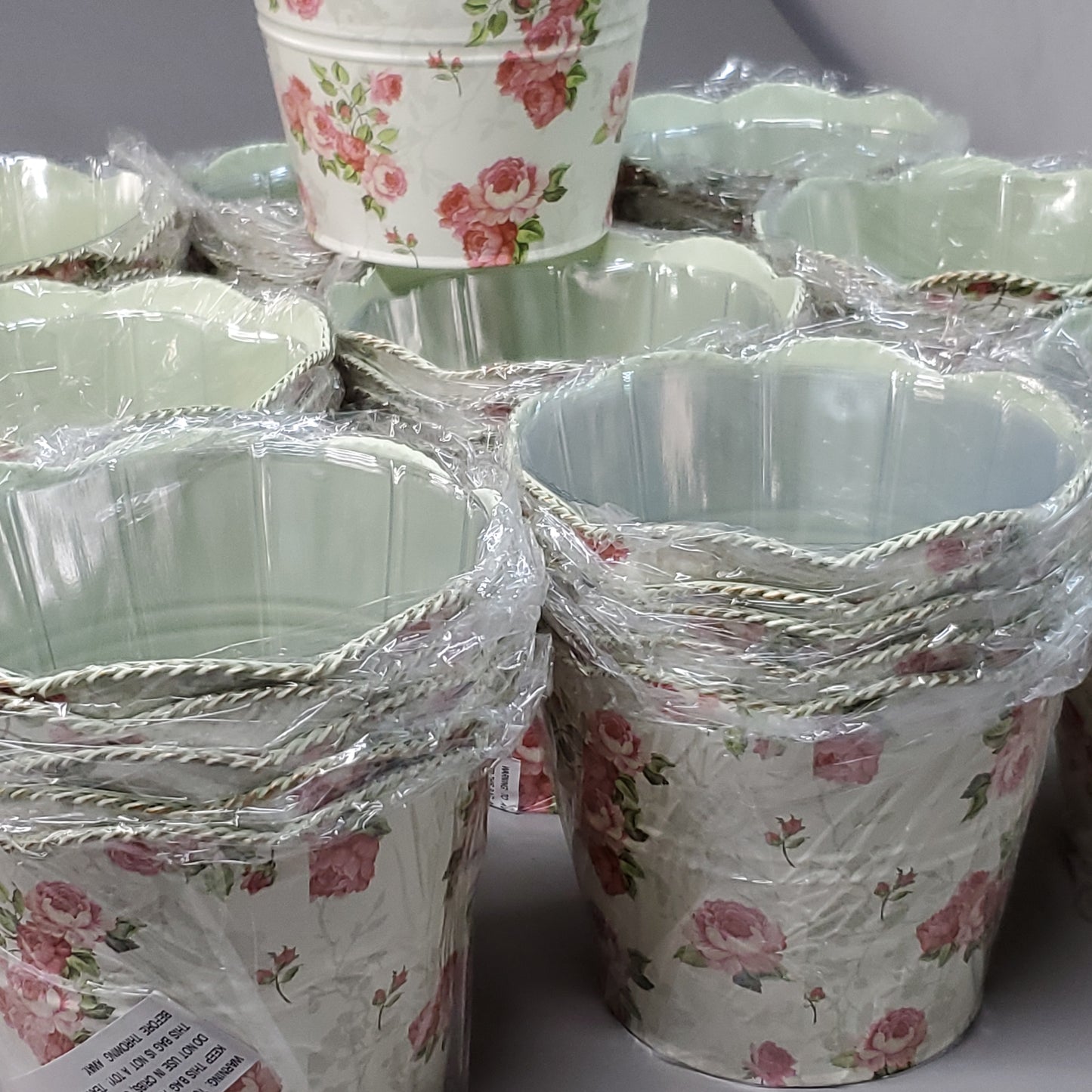 1800FLOWERS 45 Pack Of Damask Metal Buckets/Cans Pink Rose W/ Liners 6” 79232 (New)
