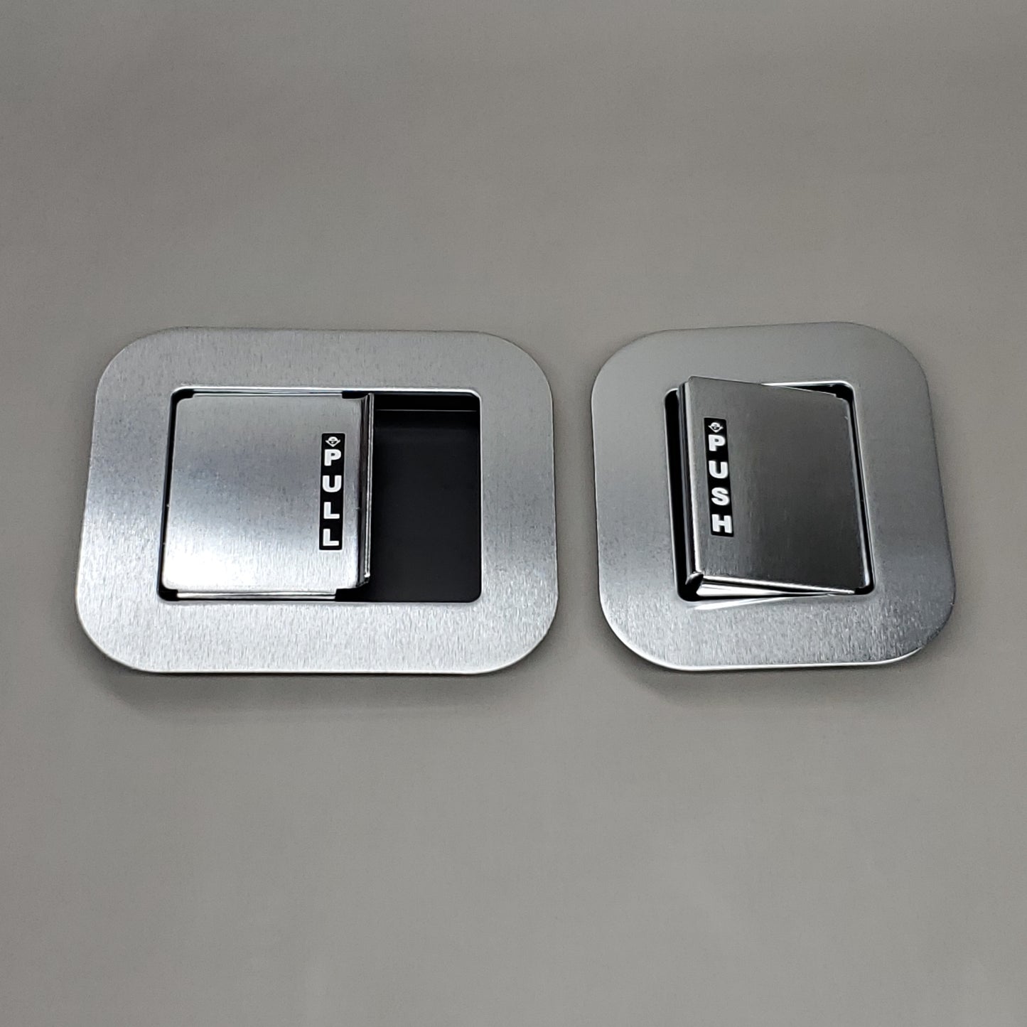 ADAMS RITE Push & Pull Paddle Recessed Door Latch Kit RHR For 6-8 Ft. DOOR Silver / Black Aluminum D3682-712 (New)