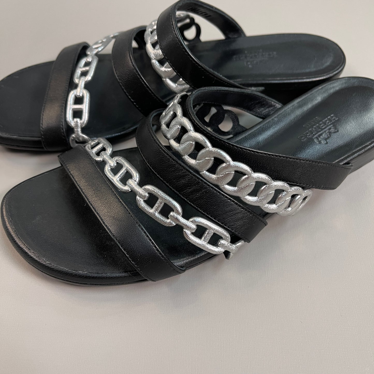 HERMES Leather Chaine d'Ancre Sandals Women's Sz 37 / US ~7 Black / Silver (Pre-Owned)