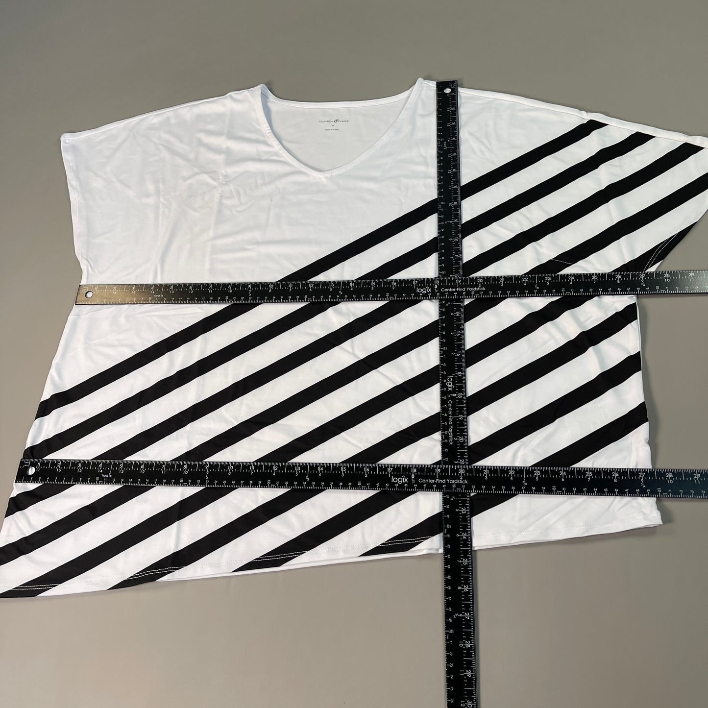 ELIZABETH & CLARK V-Neck Striped Tunic Top W/ Asymmetric Hem Women's Sz M White / Black Striped (New)