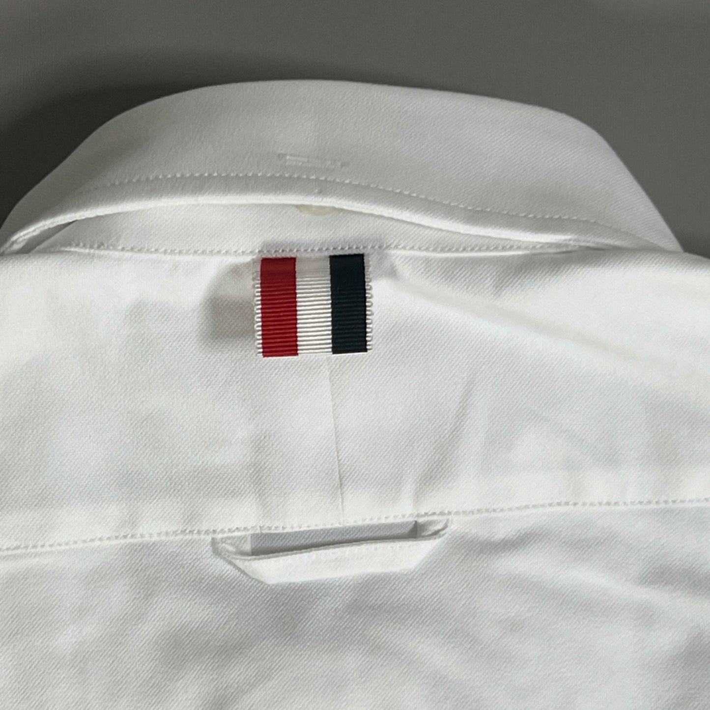 THOM BROWNE Elastic Stripe Seamed Classic Point Collar Button Down LS Shirt Oxford White Size 4 (NEW)