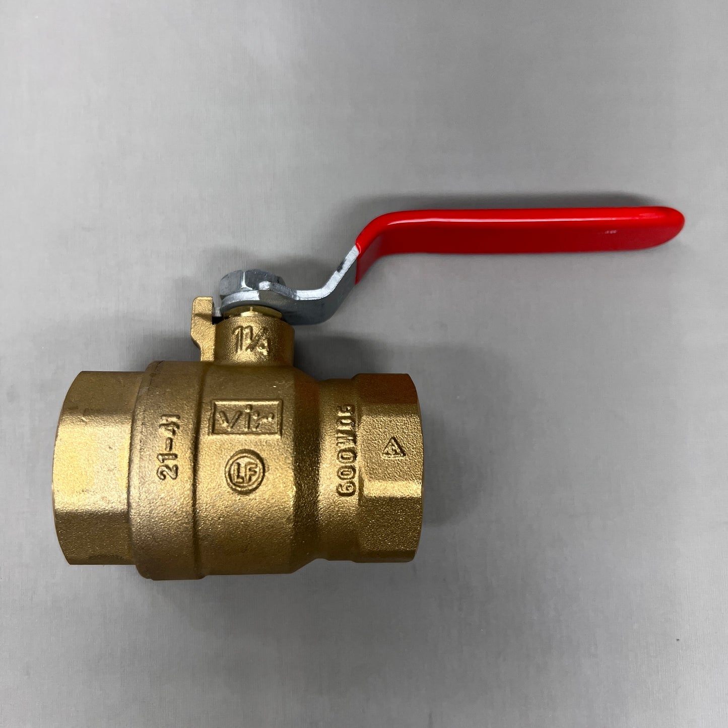 RED-WHITE VALVE Brass Full-Port Ball Valve 1-1/4" 1.47 lb 5592AB (New)