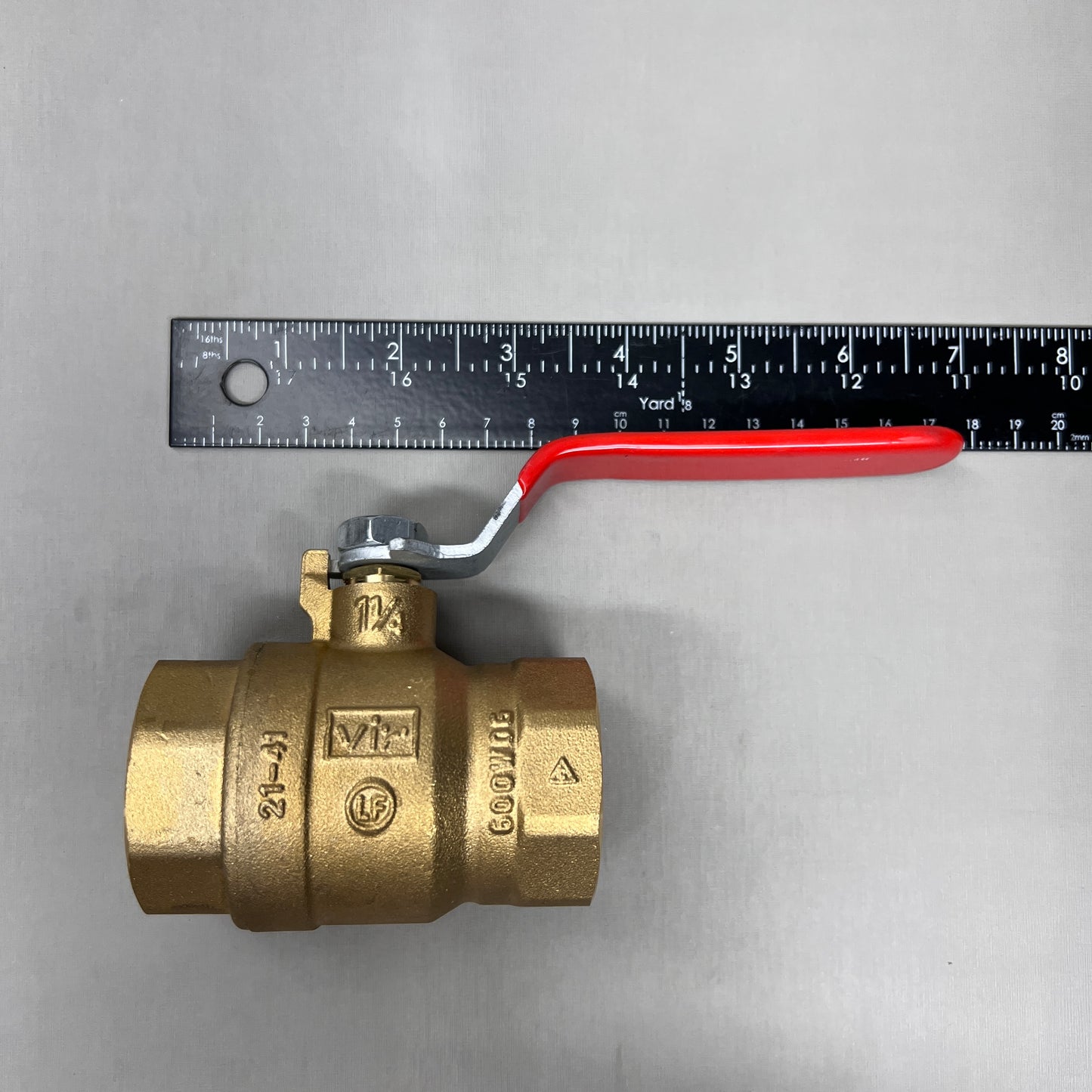 RED-WHITE VALVE Brass Full-Port Ball Valve 1-1/4" 1.47 lb 5592AB (New)