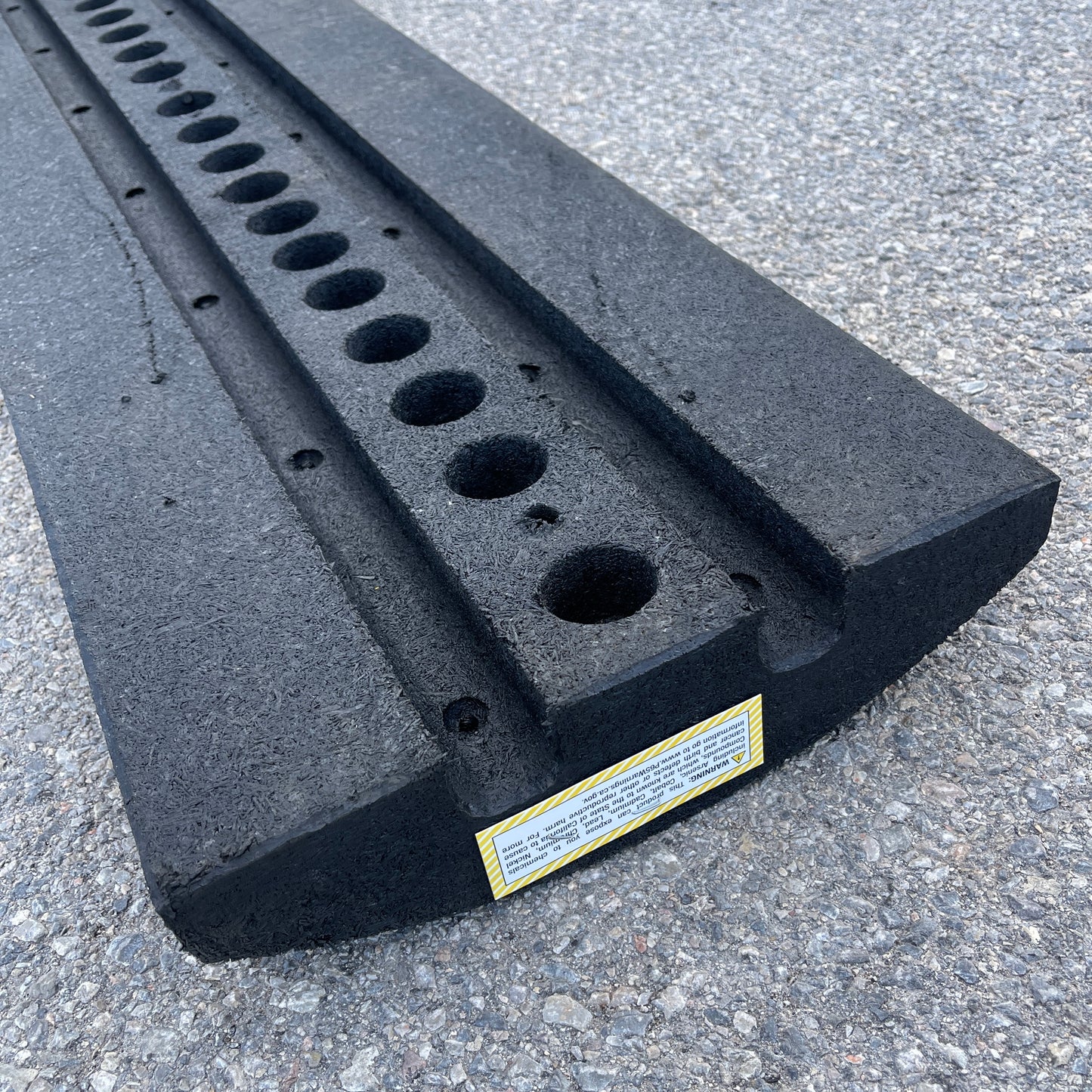 Z@ Grainger Approved Rubber Speed Bump 2.25" X 12" X 6' Black / Yellow (New)