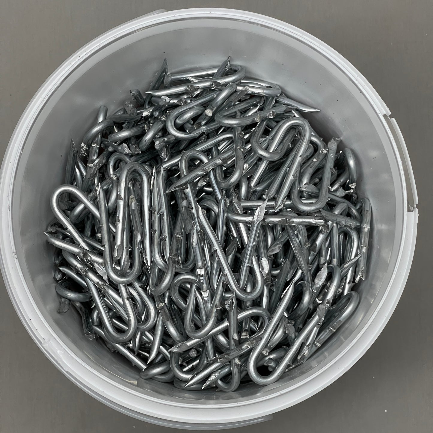 HW BRAND (Hutchinson Inc) Double Barbed Galvanized Fence Staples 1-1/2" 8 lb (New)