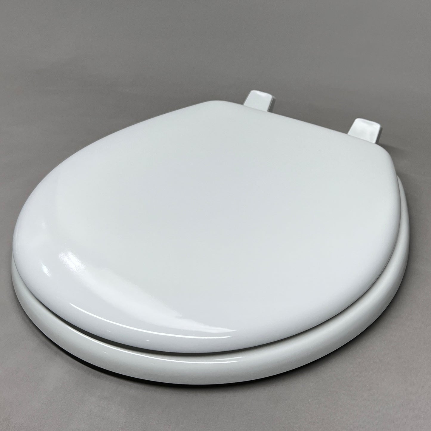 BENEKE Round Toilet Seat Enameled Molded Wood White XM30TM 000 (New)